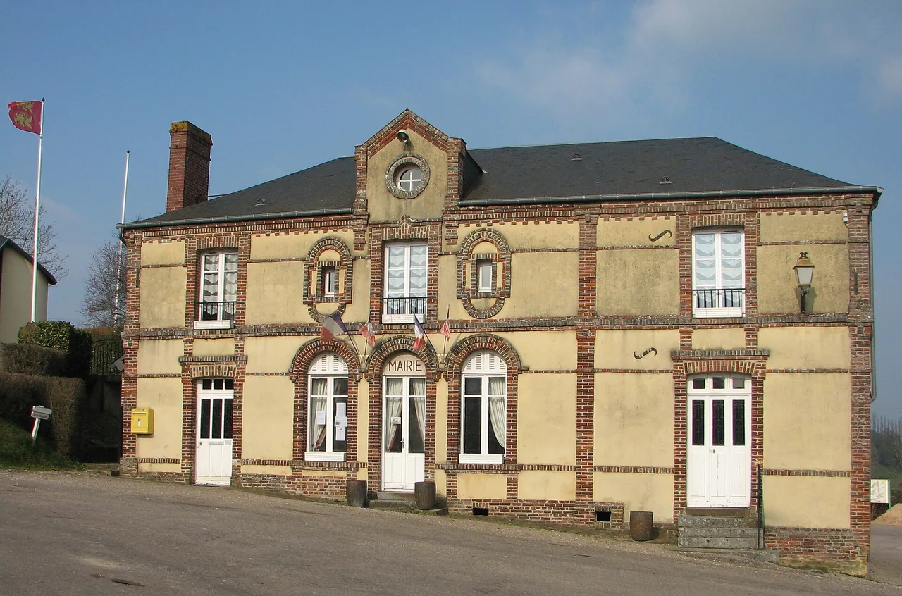 Bâtiment de la mairie du village de Camembert dans l'Orne