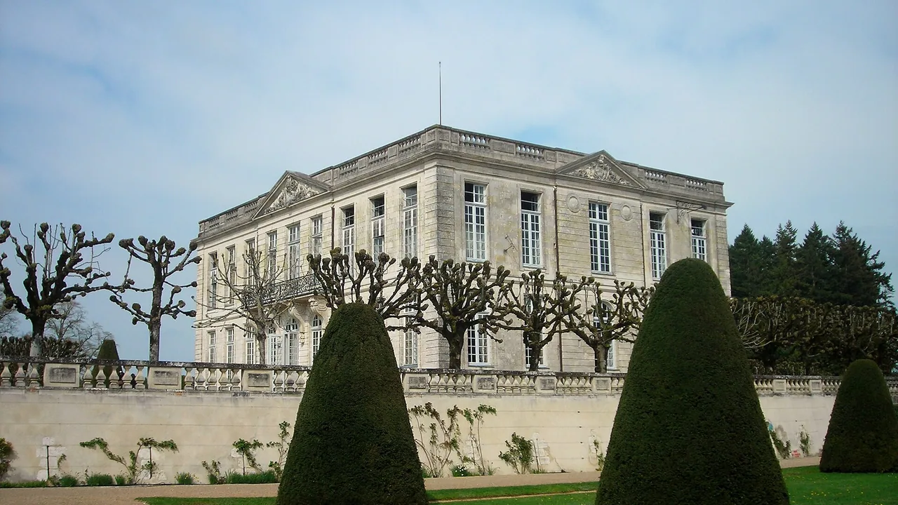 Façade du château de Bouges, dans l’Indre