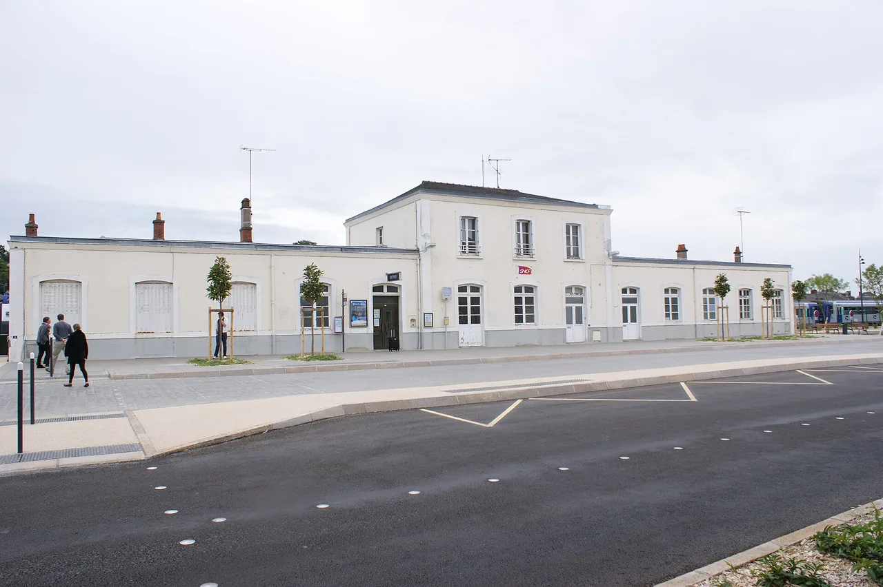 Entrée du bâtiment voyageurs de la gare de Châteaubriant