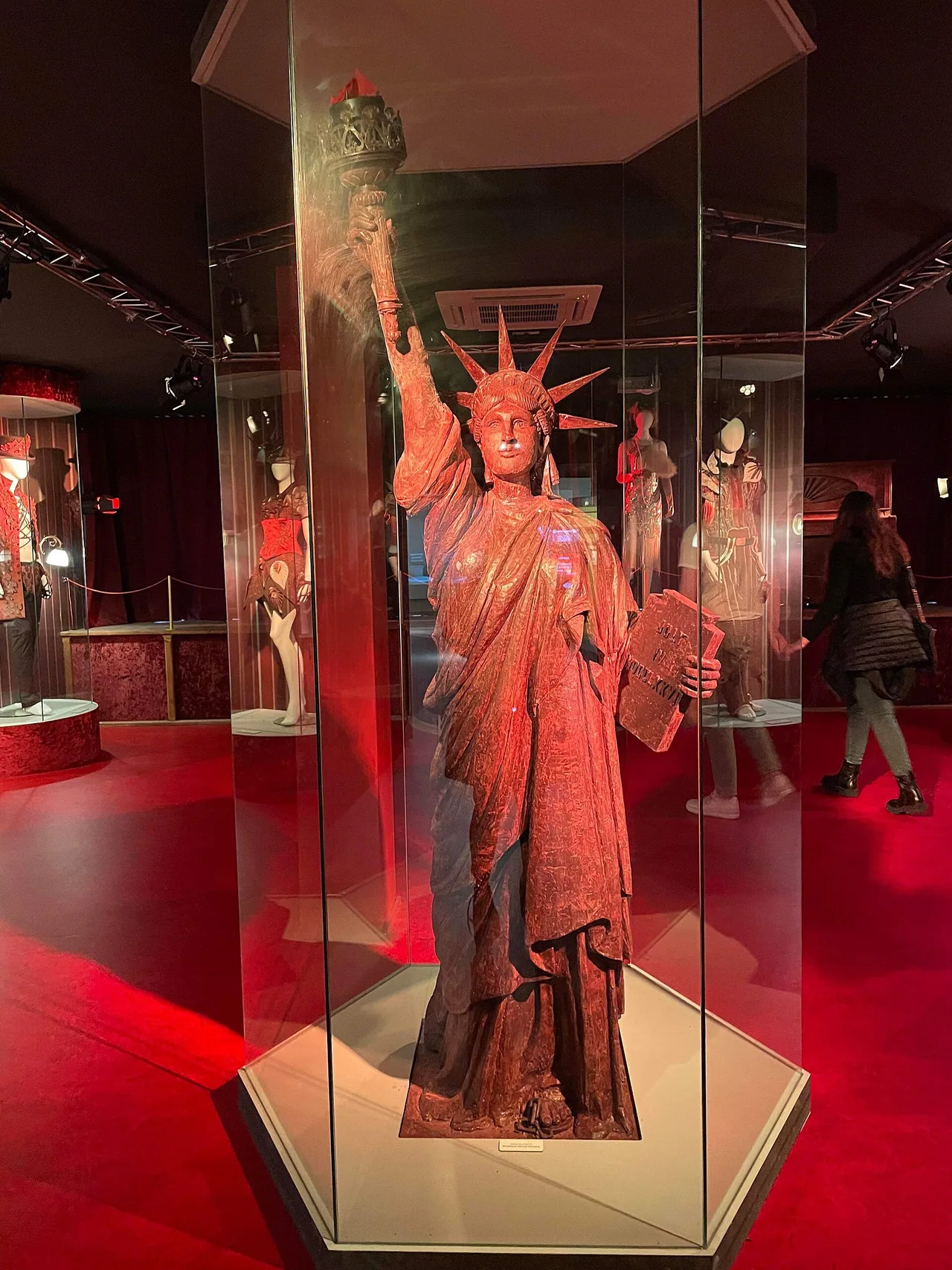 Réplique de la statue de la Liberté au musée du chocolat de Colmar, photographiée en 2023.