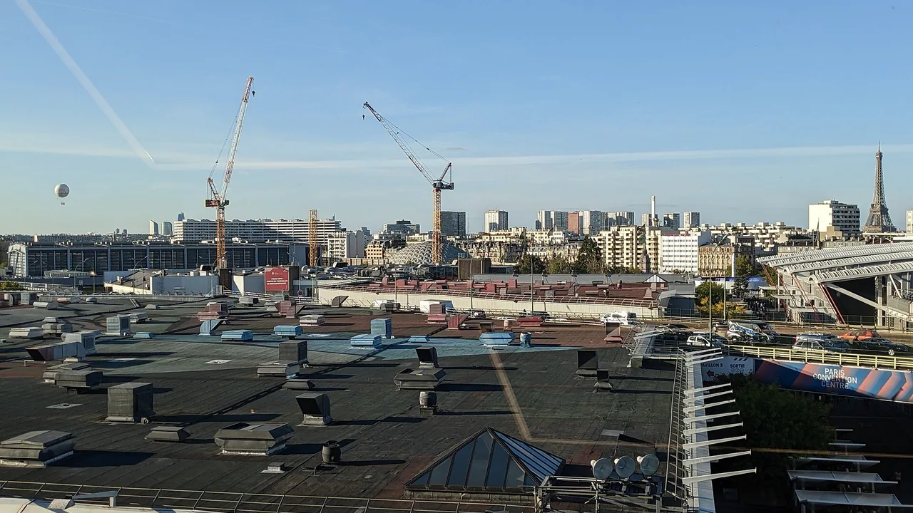 Vue d'ensemble du parc des expositions de la porte de Versailles à Paris en septembre 2022, lieu du salon Créations et savoir-faire, sans montrer le salon 2026.
