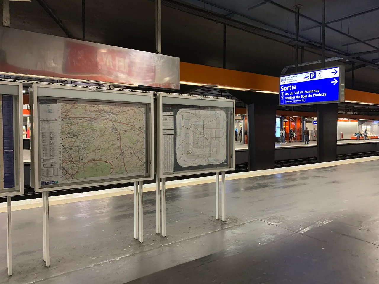 Quai du RER A en direction de Marne-la-Vallée-Chessy à Val de Fontenay