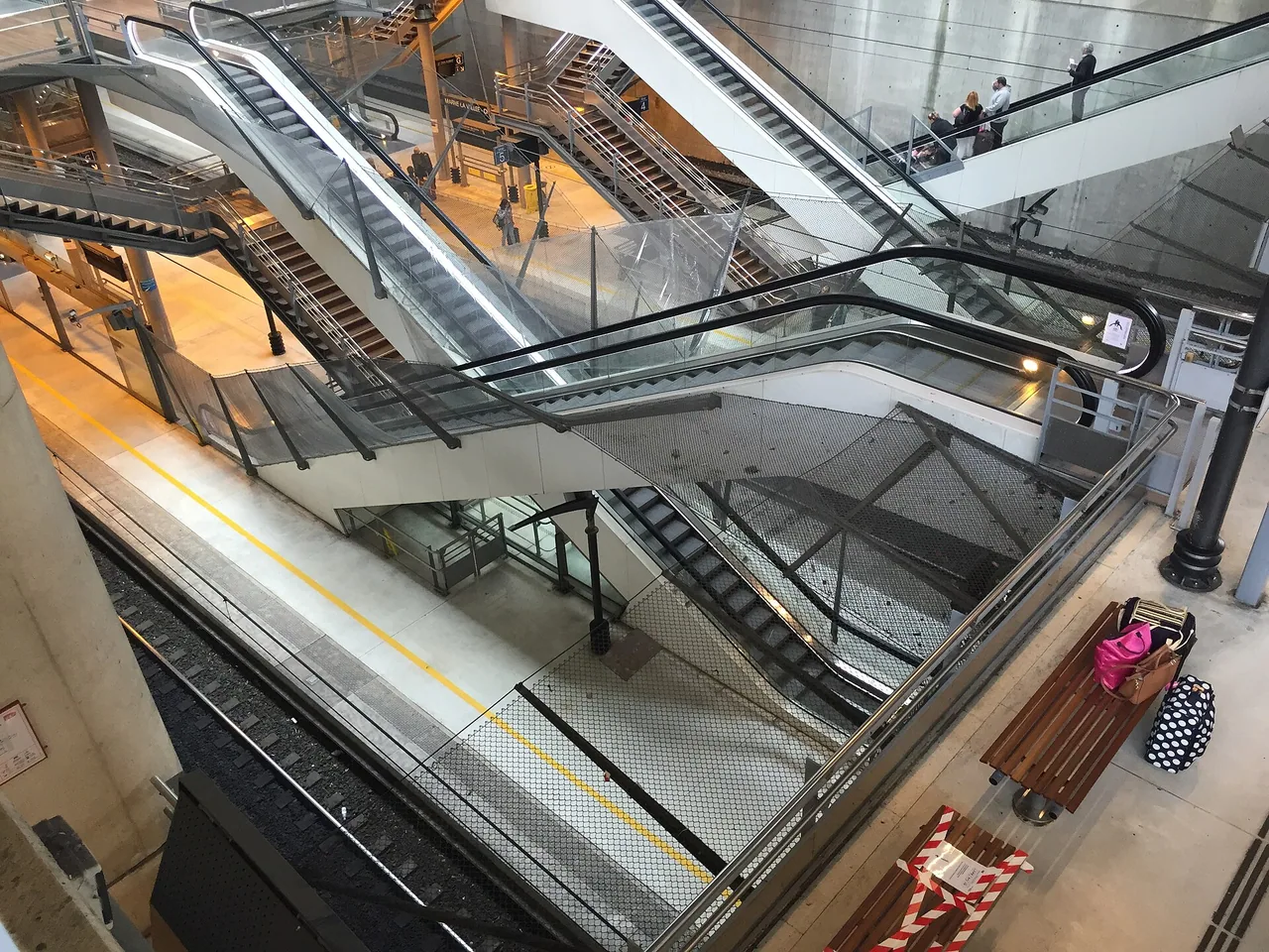 Hall intérieur de la gare de Marne-la-Vallée-Chessy à proximité de Disneyland Paris