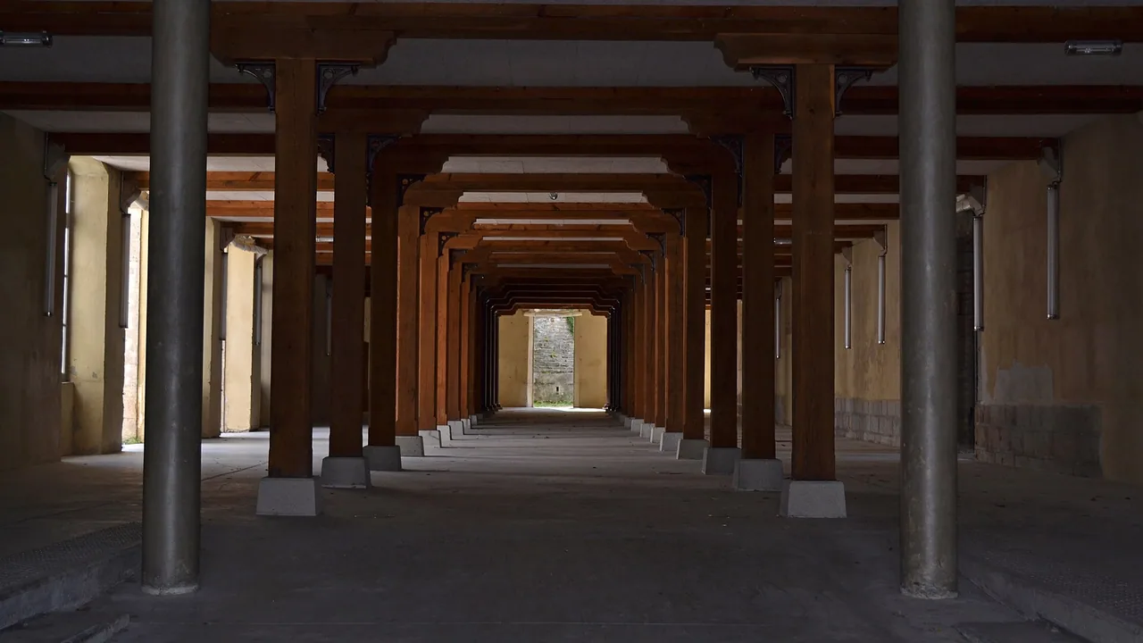 Salle rénovée de l'ancienne Manufacture des tabacs de Morlaix, photographiée en 2013.