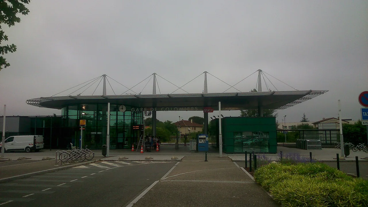Devanture de la gare SNCF de Colomiers photographiée en juin 2018