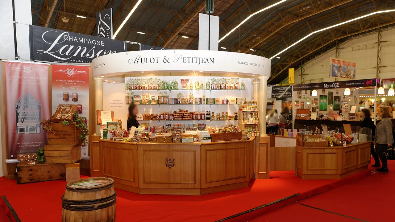 Stands de la Foire internationale et gastronomique de Dijon photographiés en novembre 2015, ancienne édition et non foire 2026.