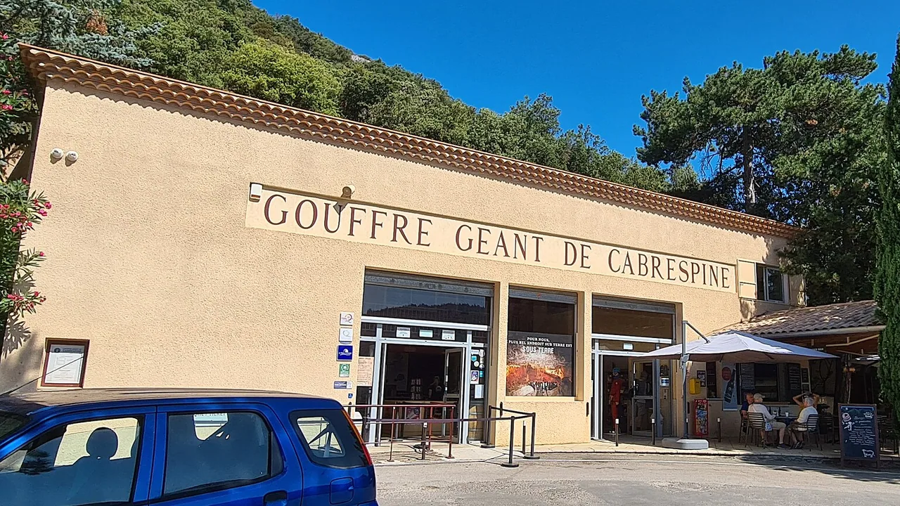 Entrée du Gouffre Géant de Cabrespine dans l'Aude