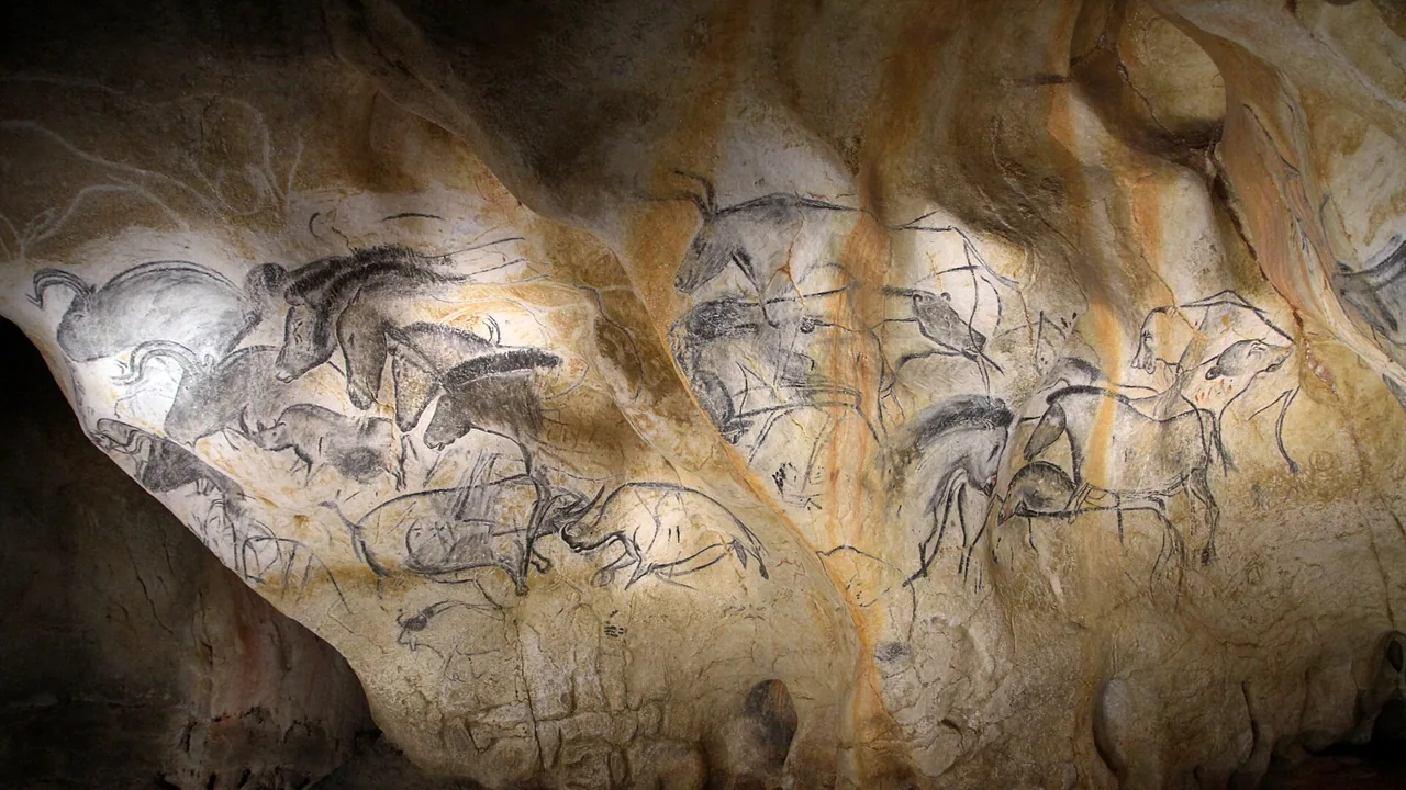 Panneau des chevaux reproduit dans la réplique de la grotte Chauvet 2, photographié en mars 2016, et non dans la grotte originale.