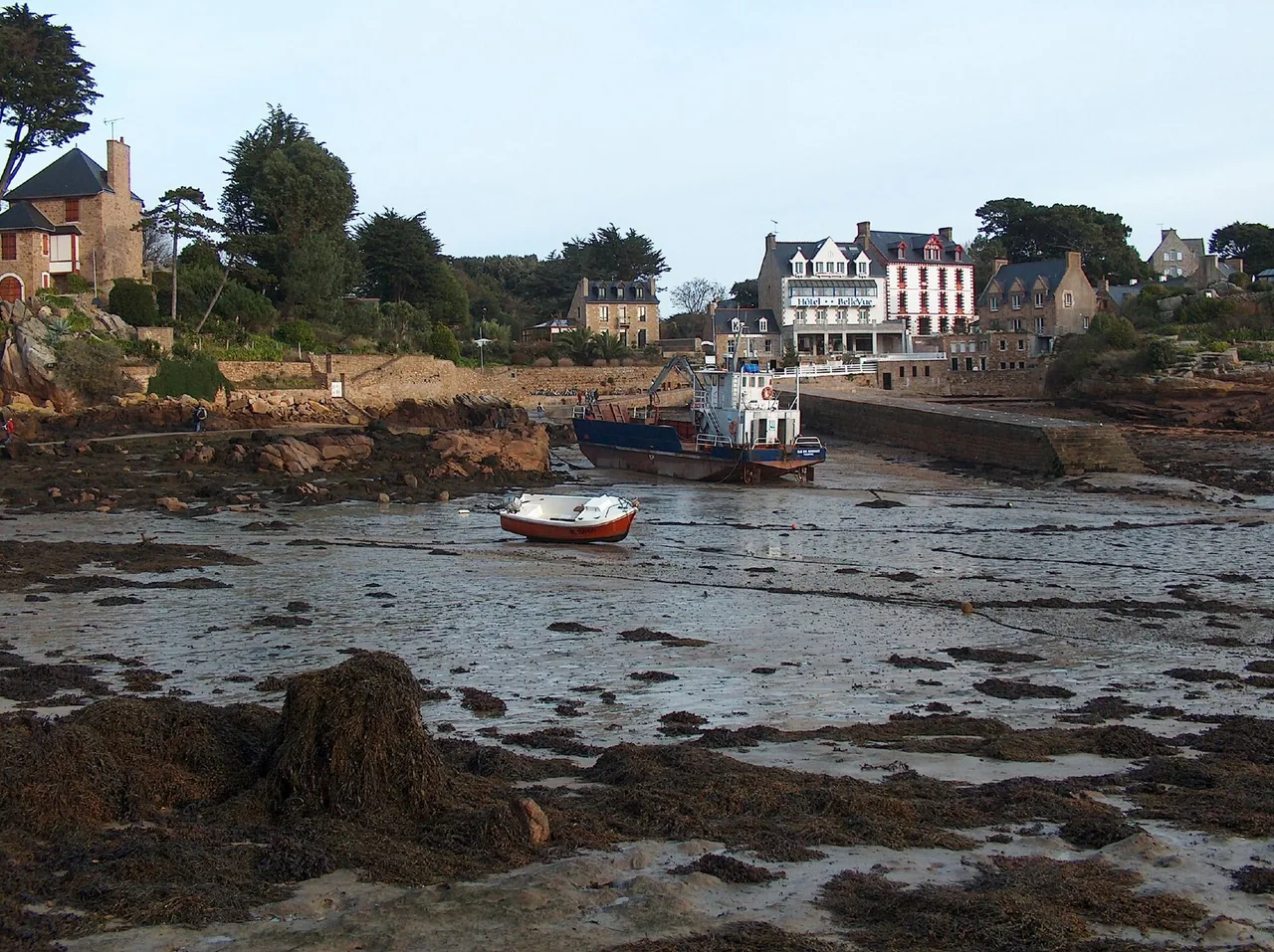 Débarcadère du Port-Clos sur l'île de Bréhat à marée basse
