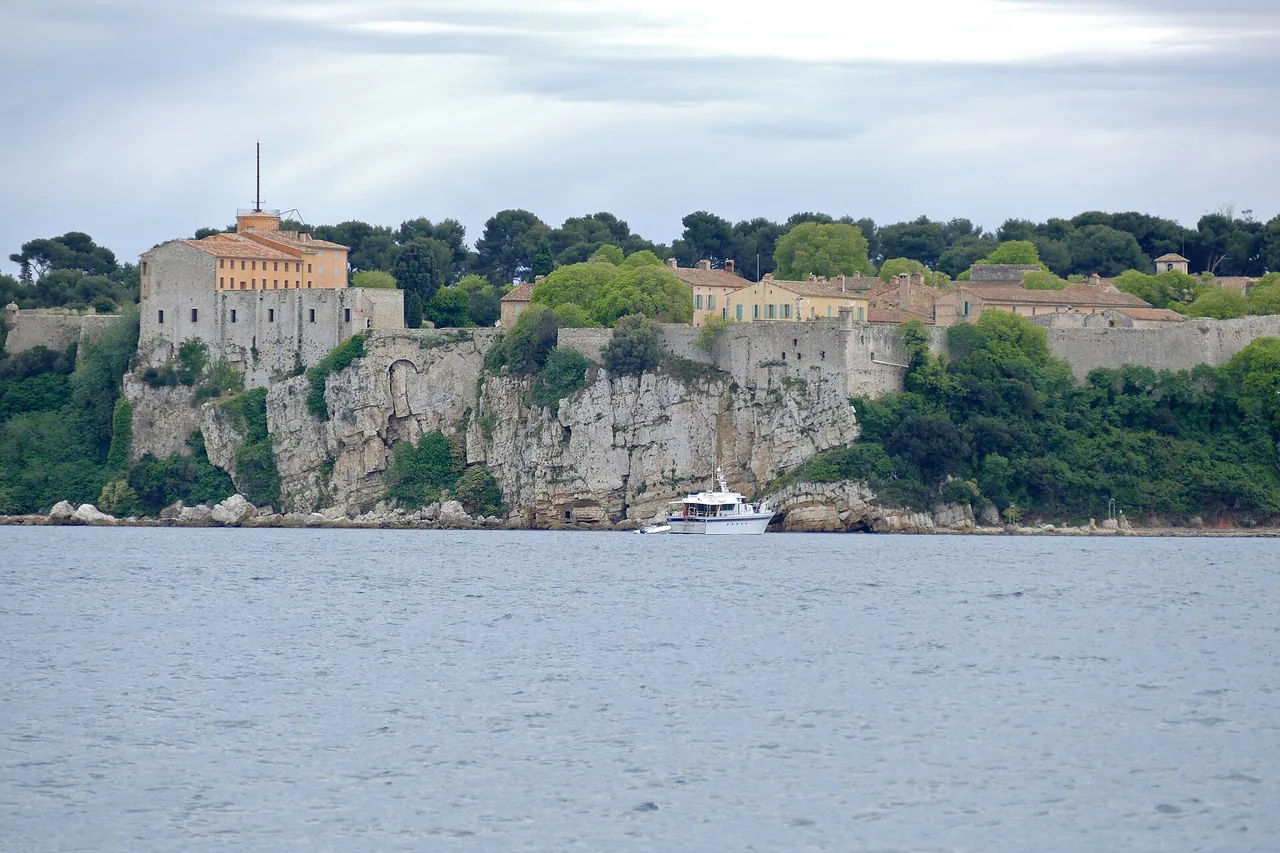 Vue du Fort Royal de l'île Sainte-Marguerite, près de Cannes