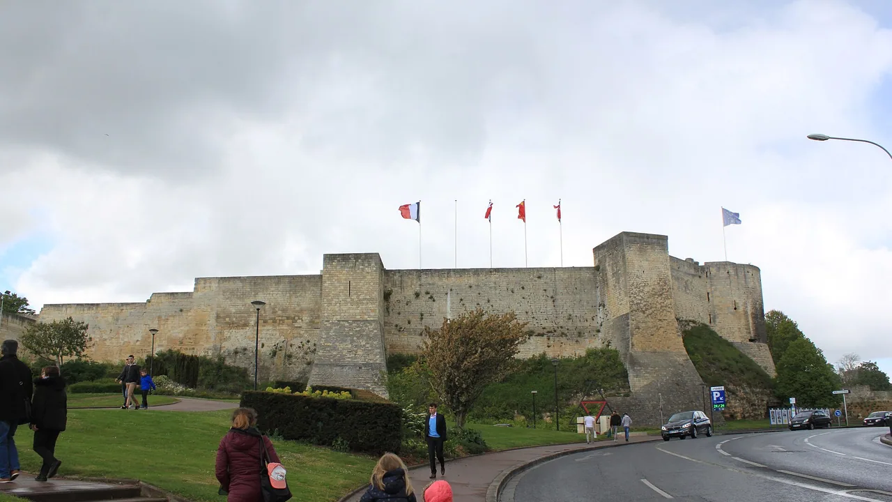 Vue du château de Caen à Caen