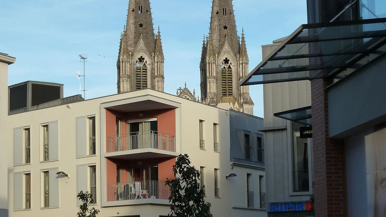 Vue de la zone des Arcades Rougé à Cholet, quartier où se trouve la ludothèque, sans montrer ses salles de jeux.