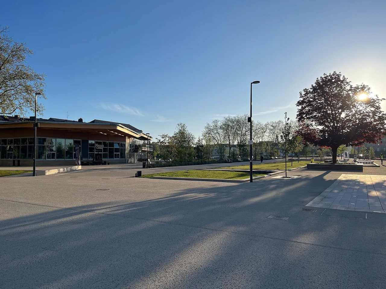 Place du 11-Novembre à Laval après son réaménagement, lieu des marchés de Noël