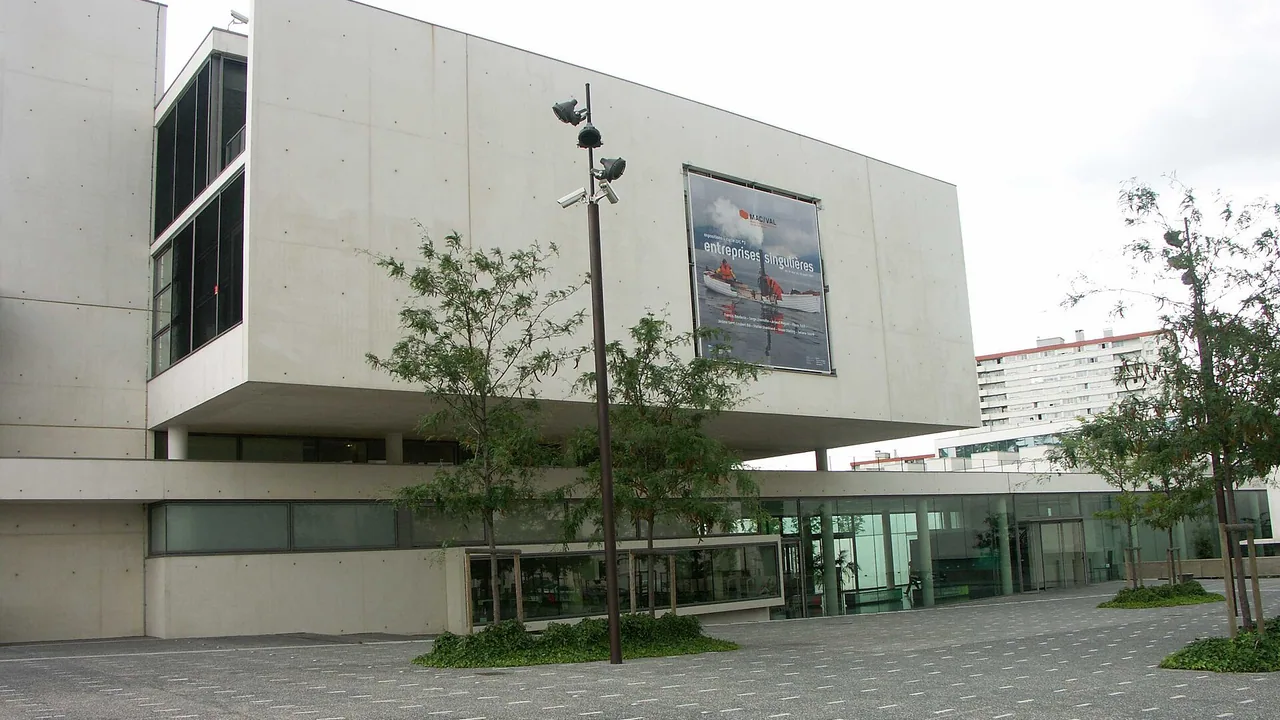 Façade du musée d'art contemporain du Val-de-Marne, MAC VAL, à Vitry-sur-Seine