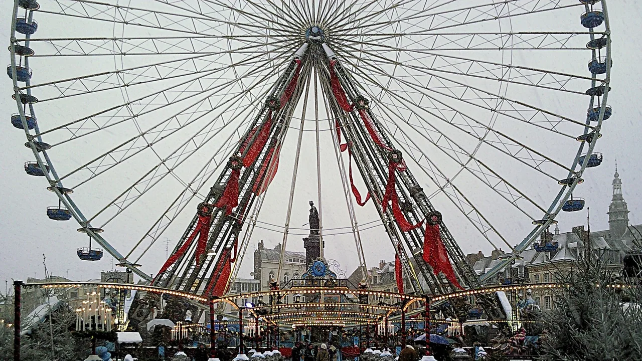 Grande roue du marché de Noël sur la Grand-Place de Lille