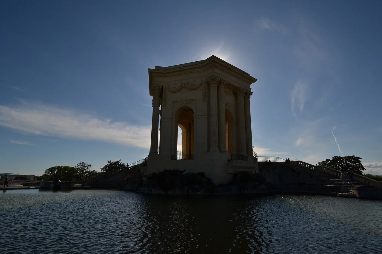 Esplanade de la promenade du Peyrou à Montpellier hors marché de Noël