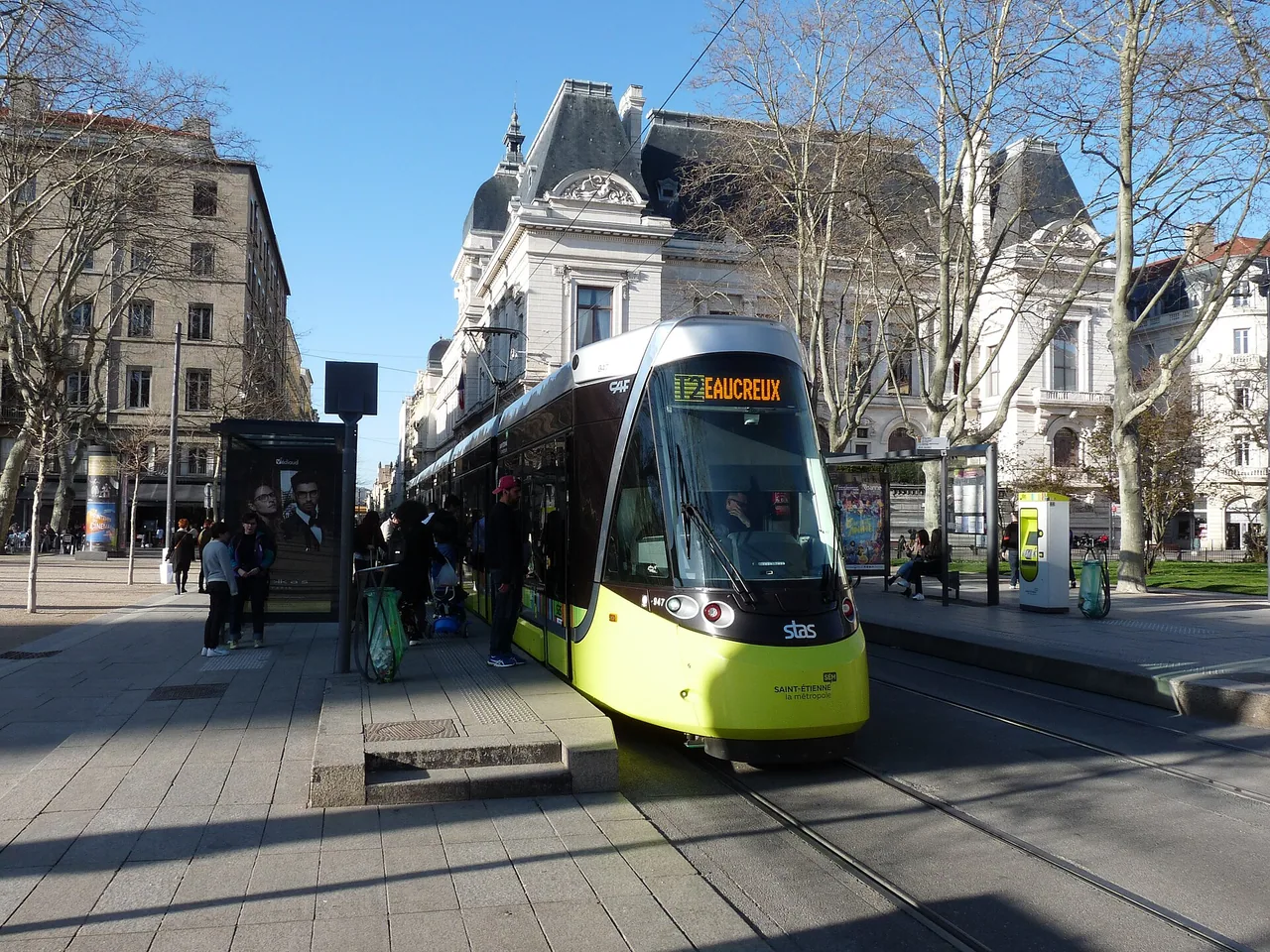 Tramway de Saint-Étienne photographié à la station Place Jean-Jaurès en 2020