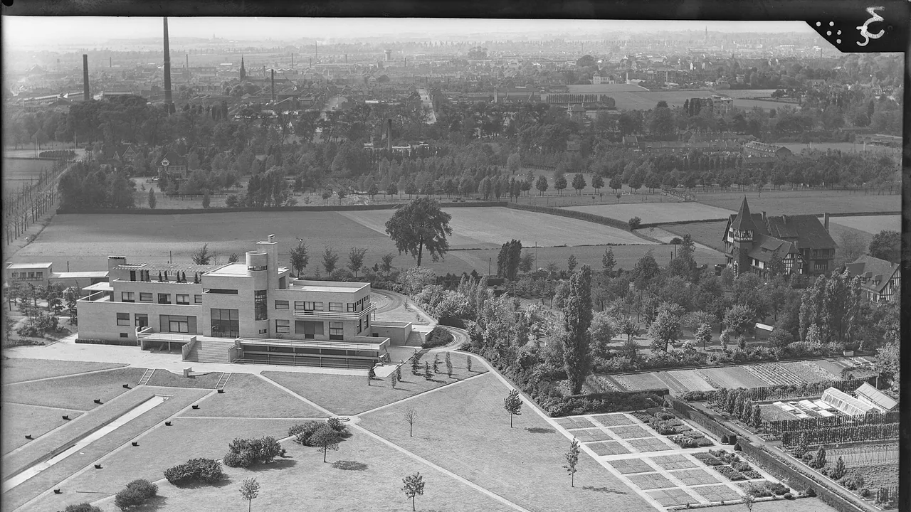Vue aérienne de la Villa Cavrois à Croix