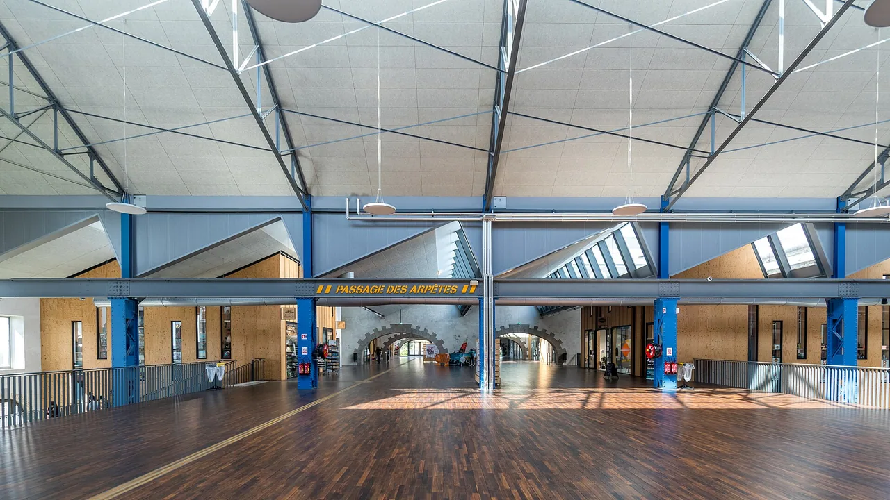 Vue des Ateliers des Capucins à Brest, site annoncé pour une scénographie de Noël