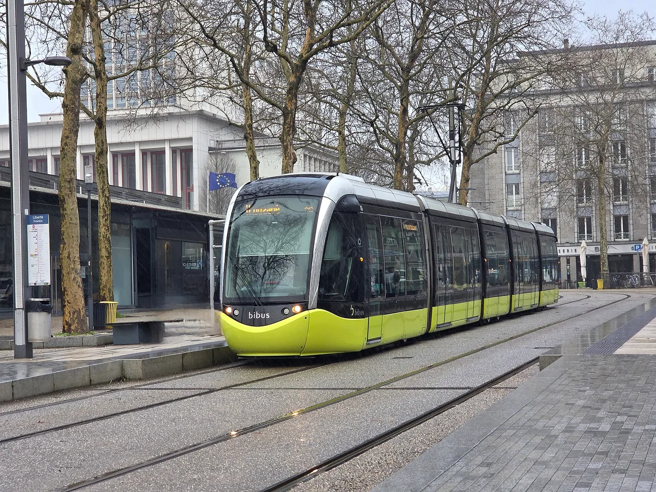Tramway Citadis de la ligne A à la station Liberté de Brest en février 2026