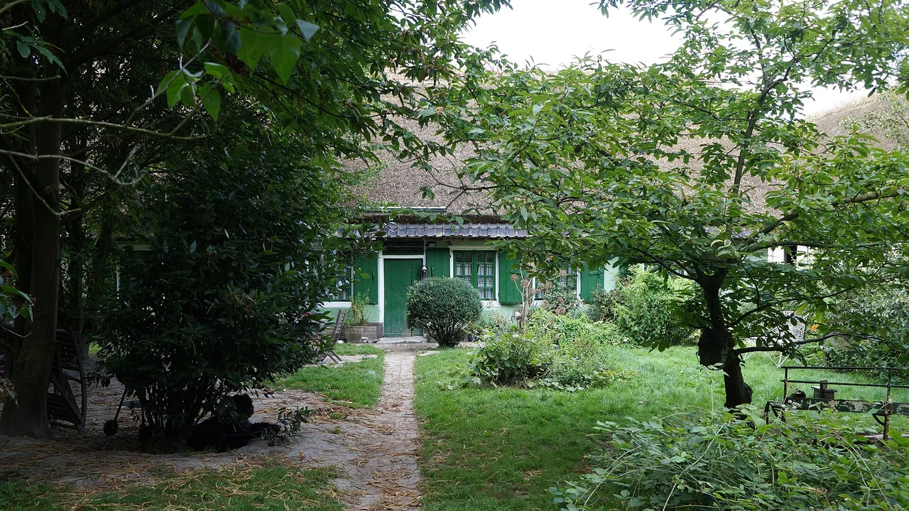 Ferme traditionnelle de Lederzeele au Musée de Plein Air de Villeneuve-d'Ascq, en été, hors marché de Noël
