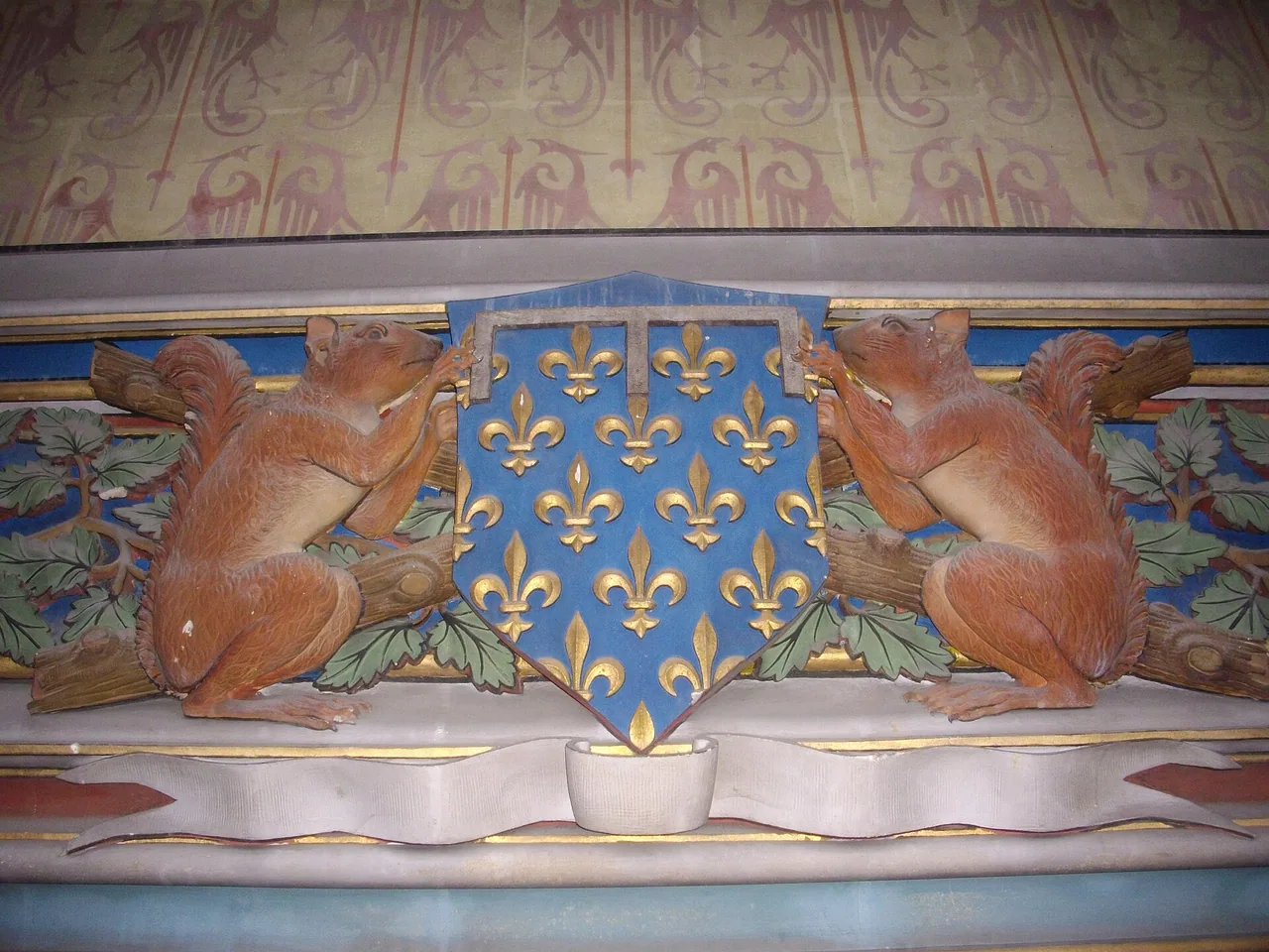 Cheminée du salon de réception du château de Pierrefonds, hors décorations de Noël