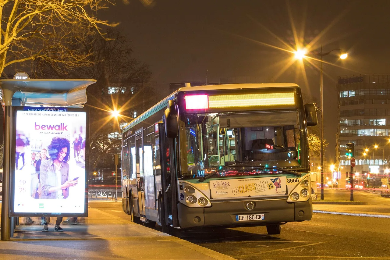 Autobus RATP Irisbus Citelis de la ligne 197 stationné à Paris en février 2020