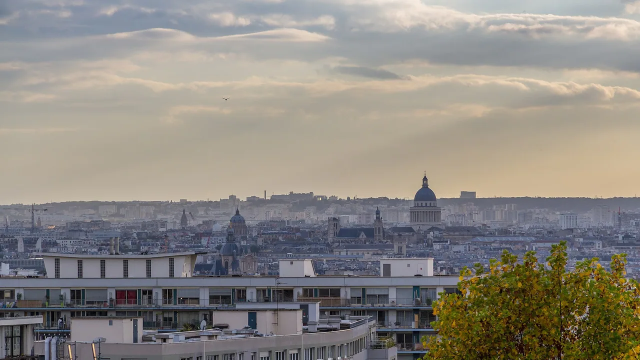 Vue panoramique de Paris depuis les hauteurs de la ville