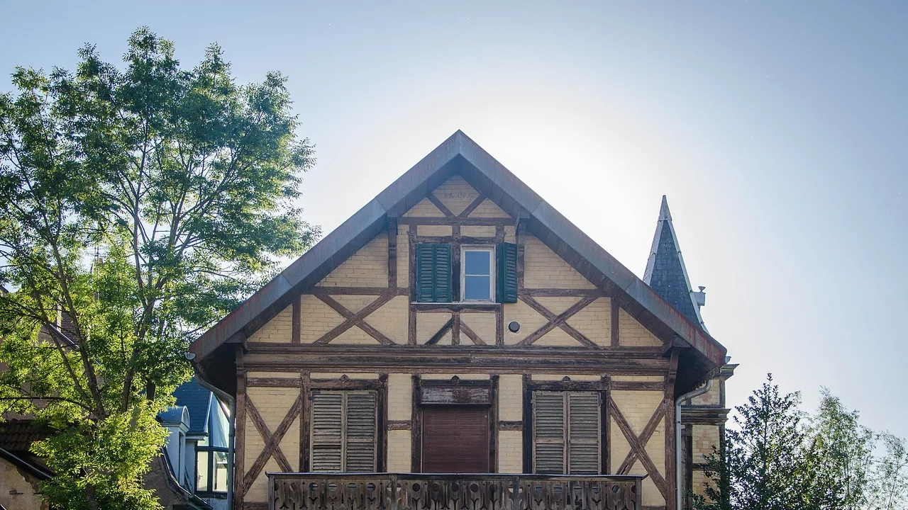 Deux maisons anciennes du quartier Neudorf à Strasbourg, photographiées en 2017