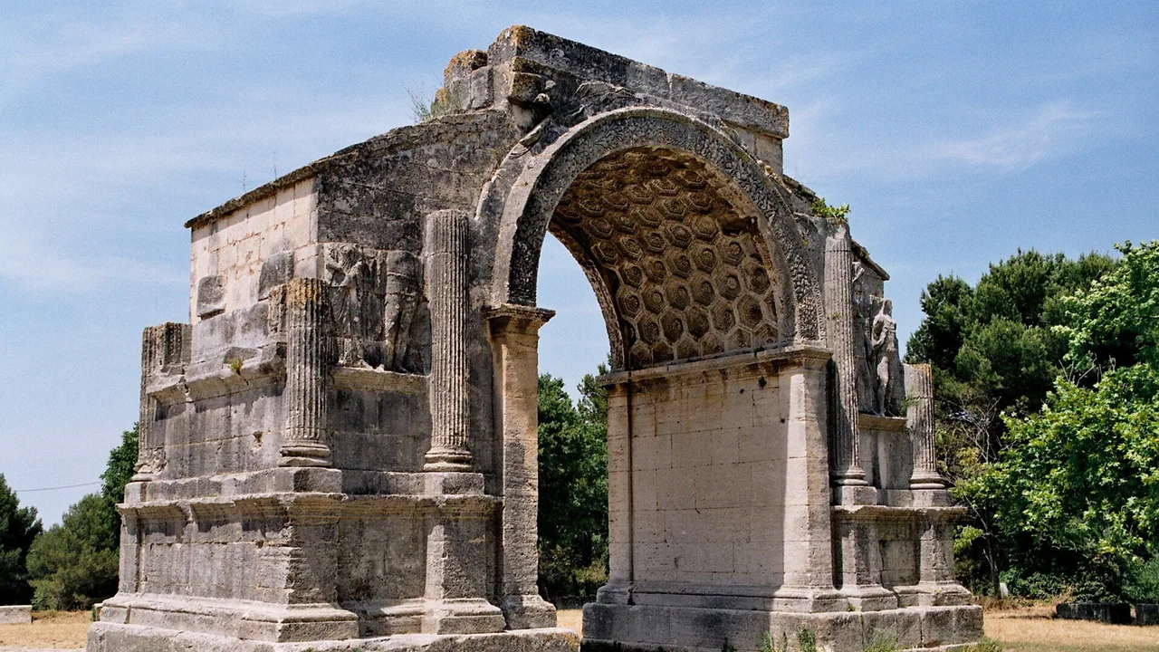Arc de triomphe antique de Glanum à Saint-Rémy-de-Provence
