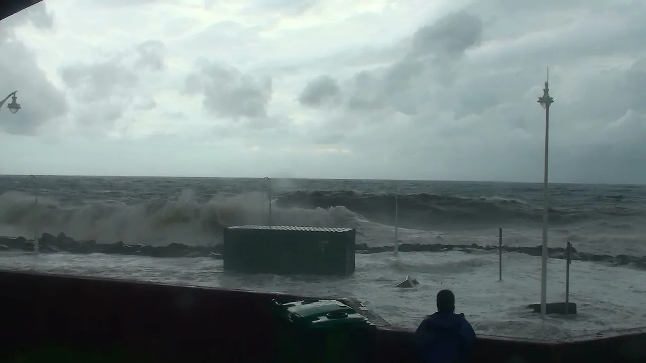 Houle de l'ouragan Omar à Basse-Terre en Guadeloupe