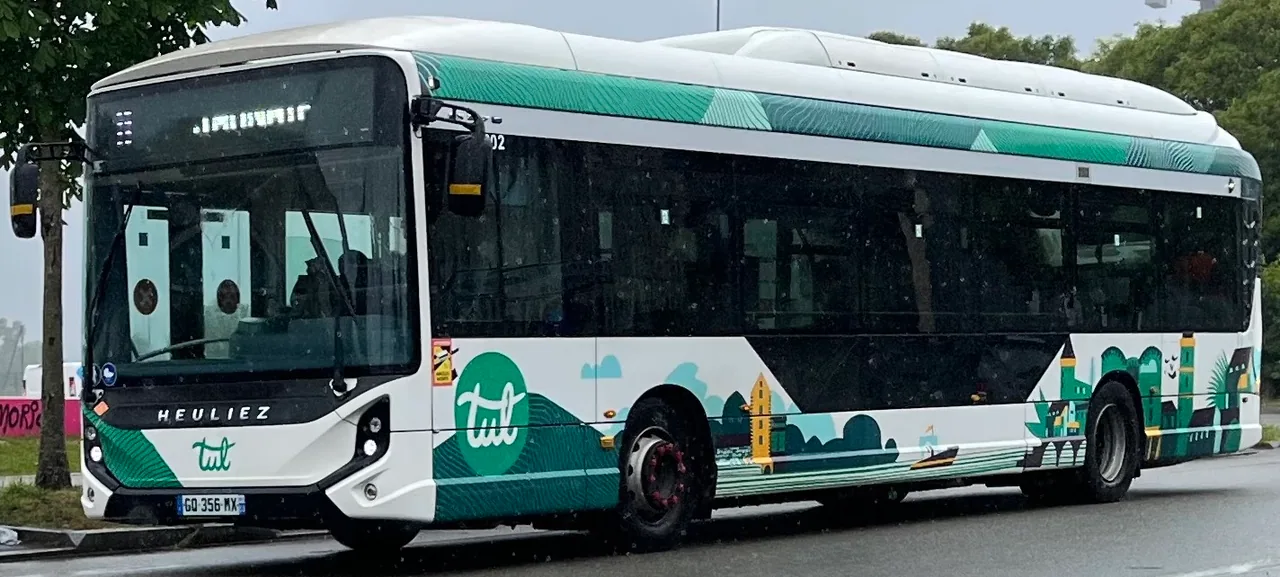 Bus électrique des transports urbains lavallois sur la ligne B en 2026