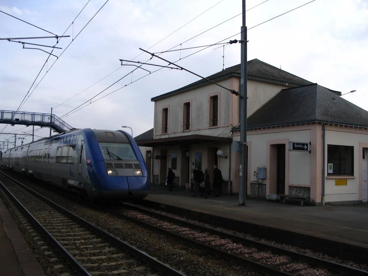 Gare ferroviaire d’Évron en Mayenne, photographiée en 2009