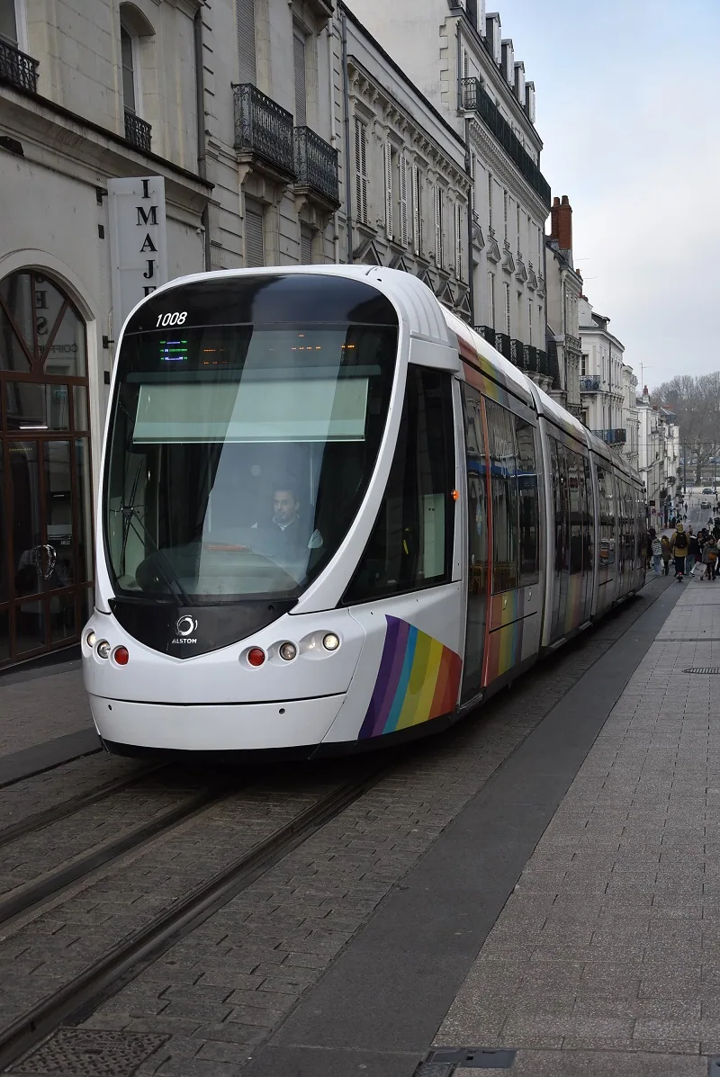 Tramway de la ligne C rue de la Roë à Angers, à proximité de la place du Ralliement