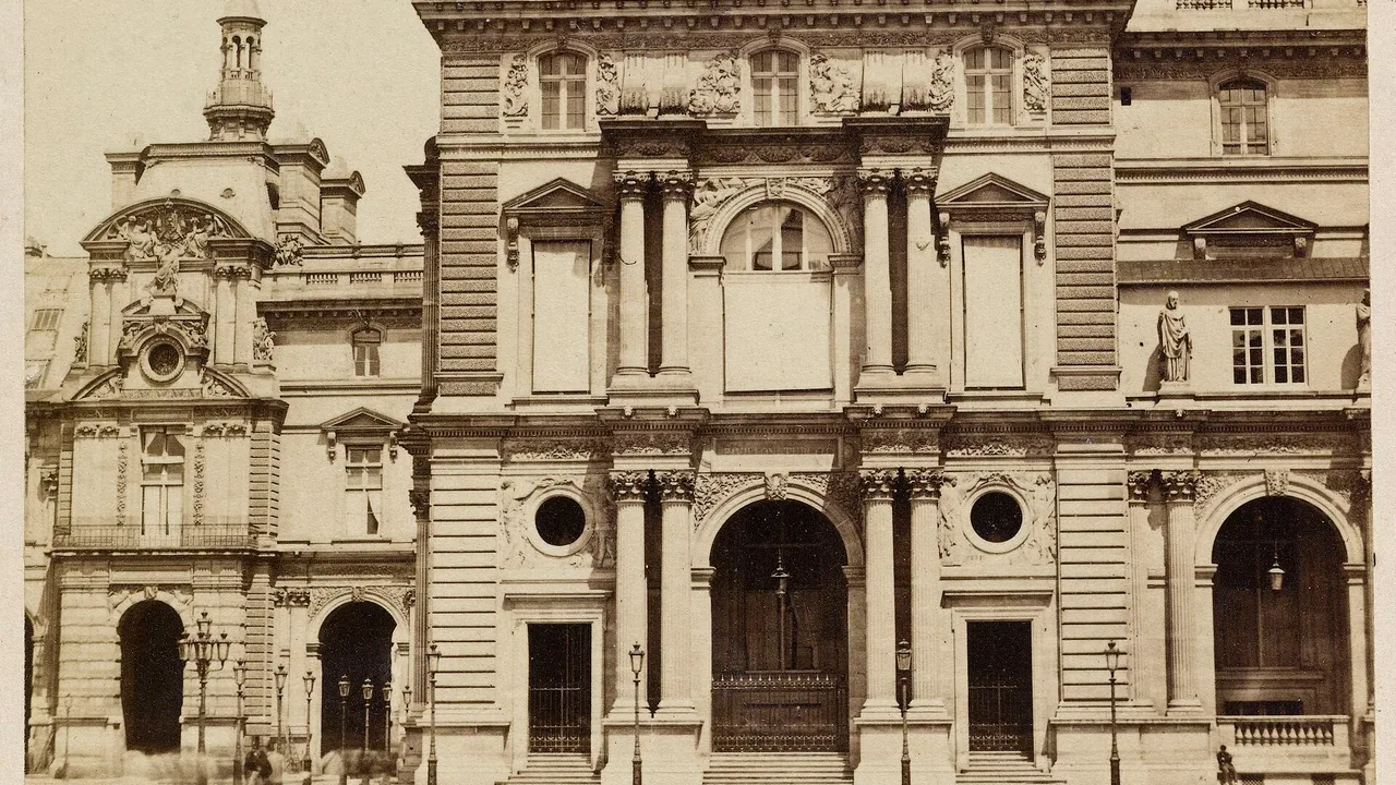 Photographie historique du pavillon Turgot du palais du Louvre à Paris